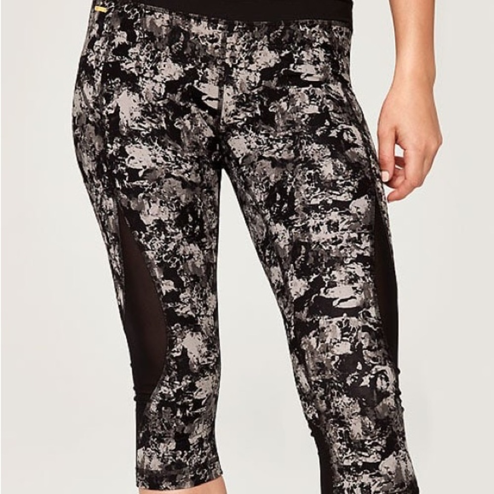 Lole Run Capri Black and White size S NWT